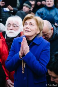 49242151 2008245695878724 1315266170269466624 O 200x300