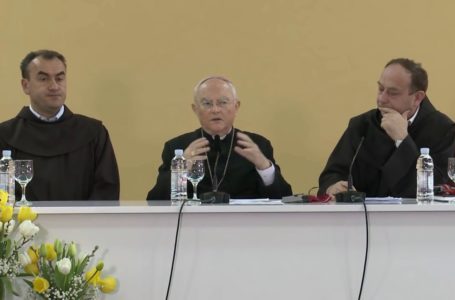 Відеозапис прес-конференції архієпископа Генрика Госера