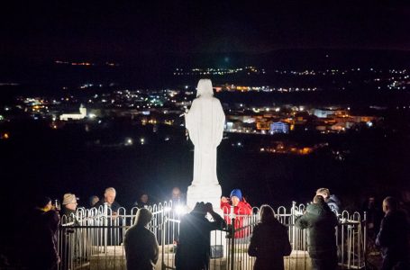 Заклик Богородиці до молитви за мир